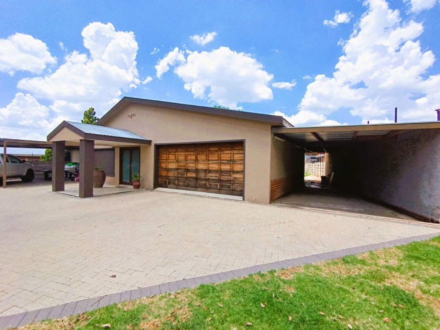 4 Bedroom Property for Sale in Willows Free State